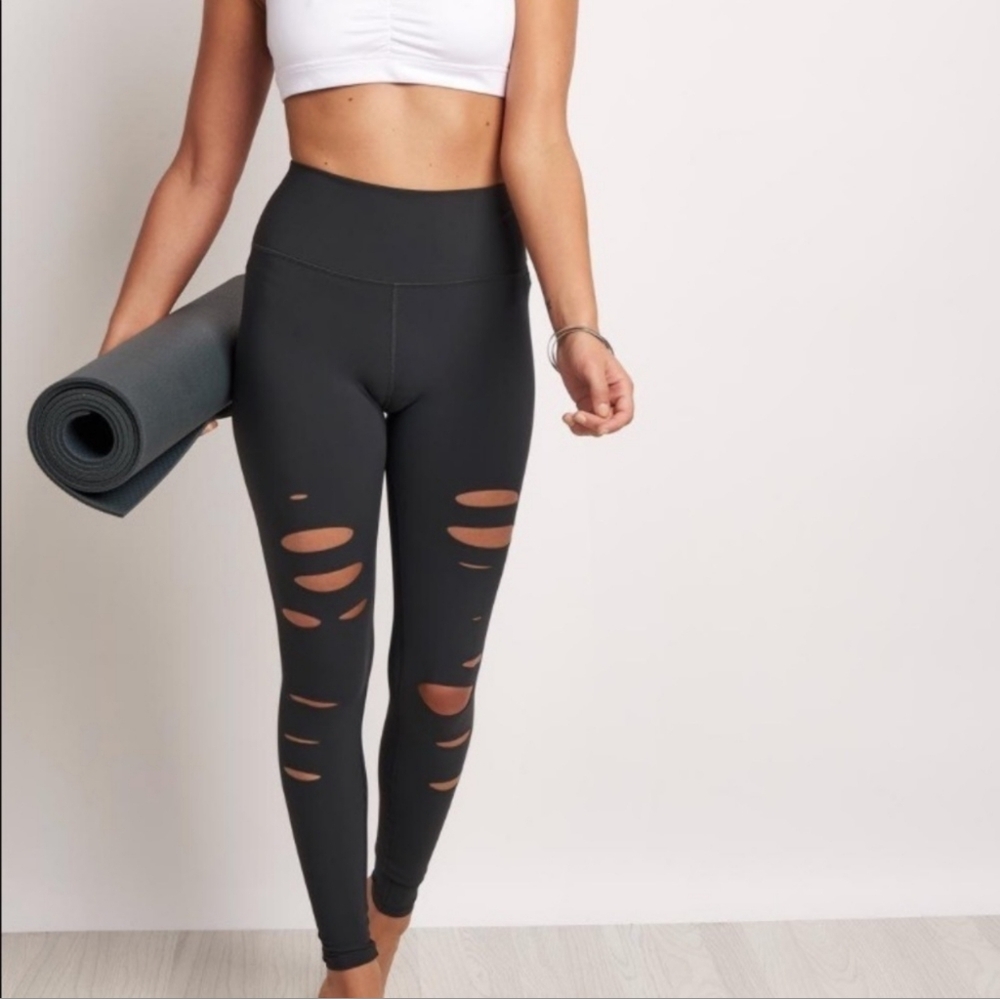 EUC‎ Alo Ripped Warrior Legging Black size S